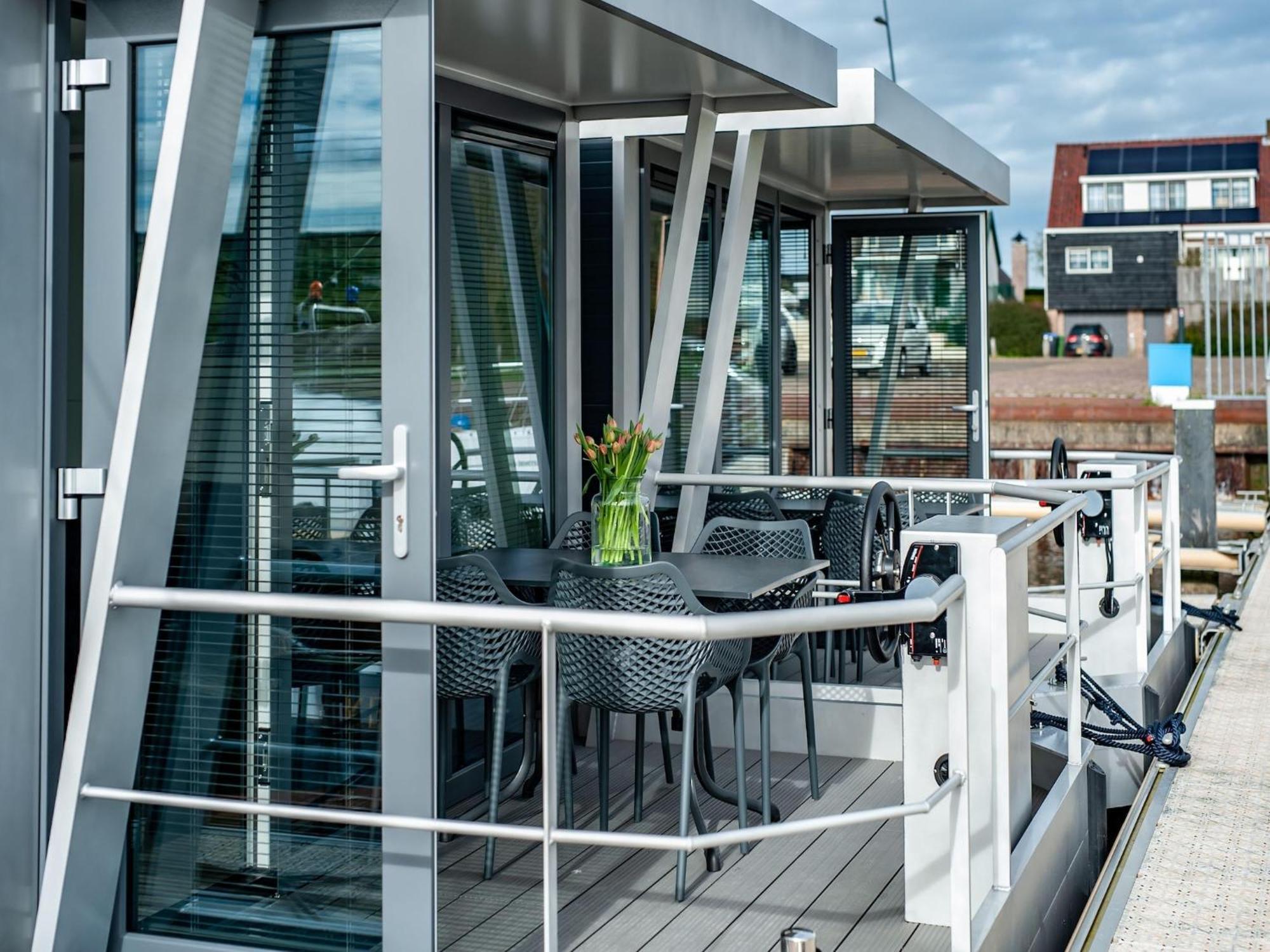 Waterlodge Blue Lagoon On A Jetty For 4 People Kamperland Exterior photo